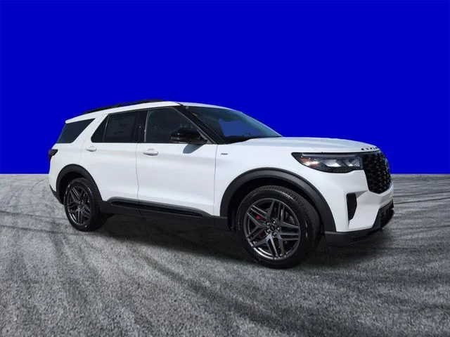New 2026 Star White Metallic Tri-Coat Ford ST-Line image 2