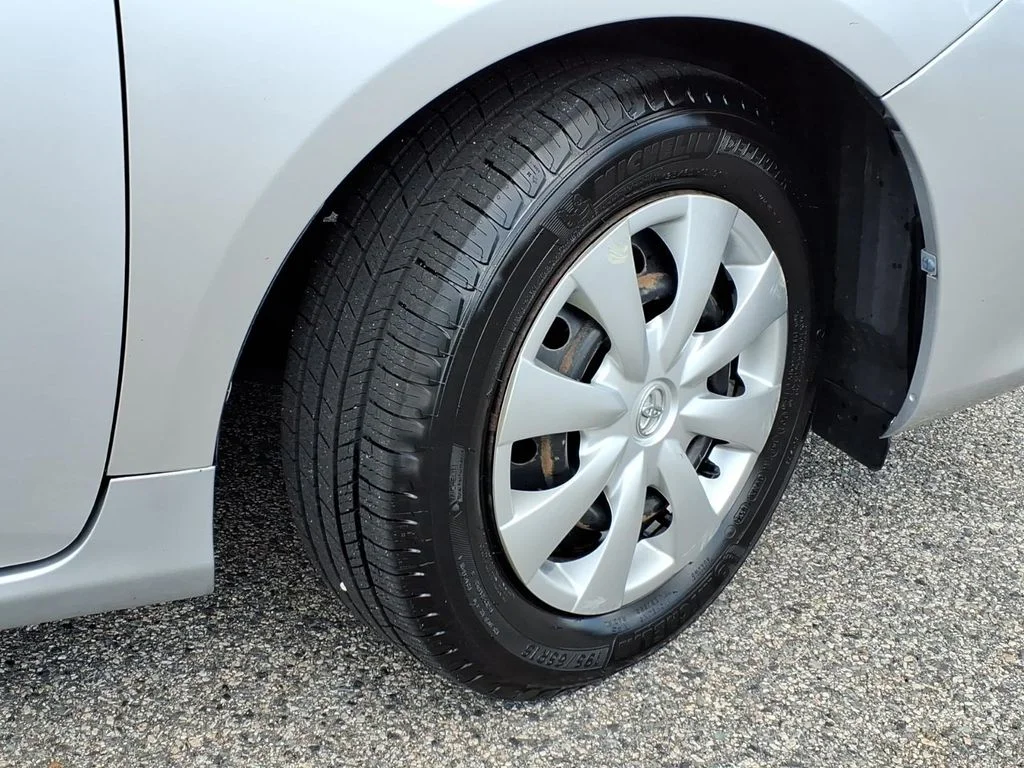 Used 2010 Silver Toyota LE image 4