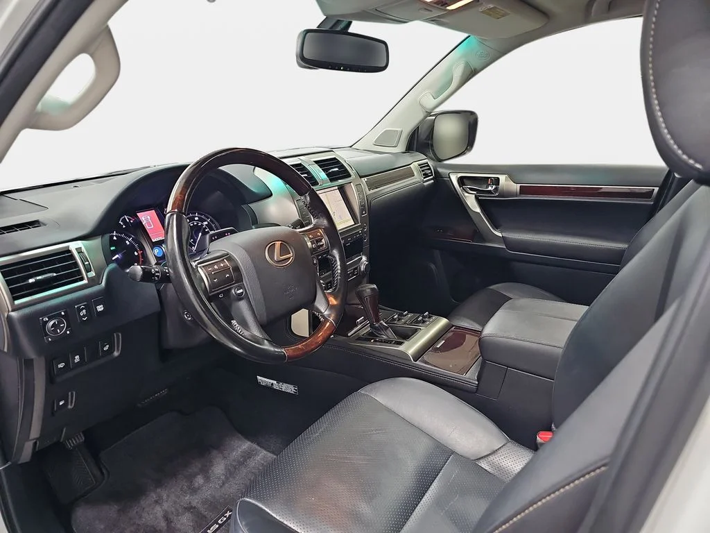 Used 2017 White Lexus 460 Luxury image 18