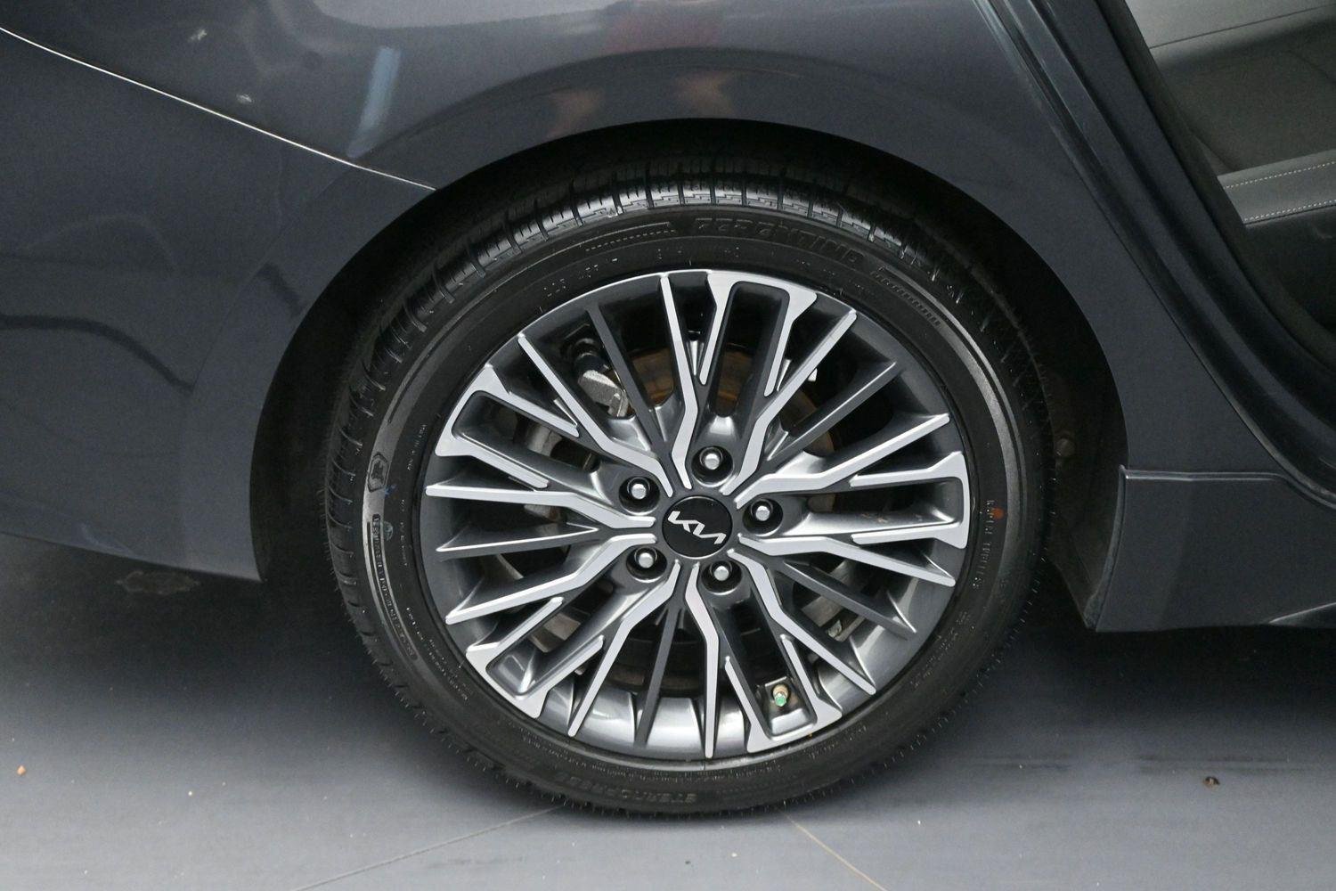 Used 2022 Gravity Gray Kia GT-Line image 31