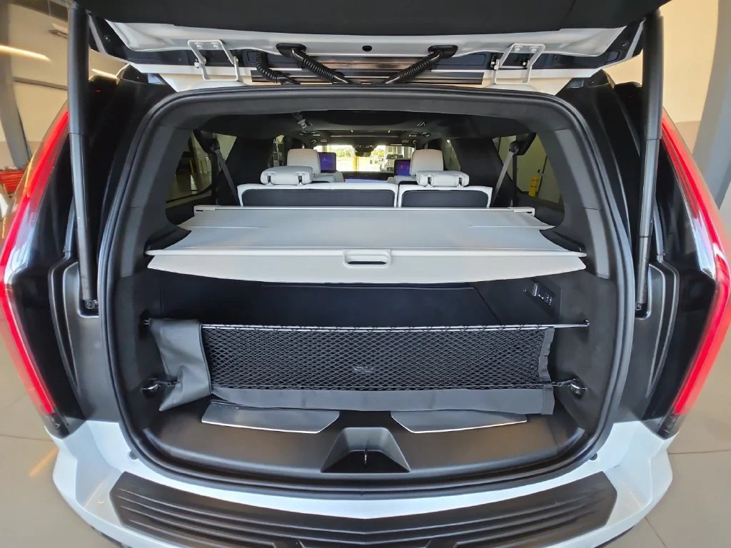 Used 2025 Crystal White Tricoat Cadillac Sport Platinum image 29
