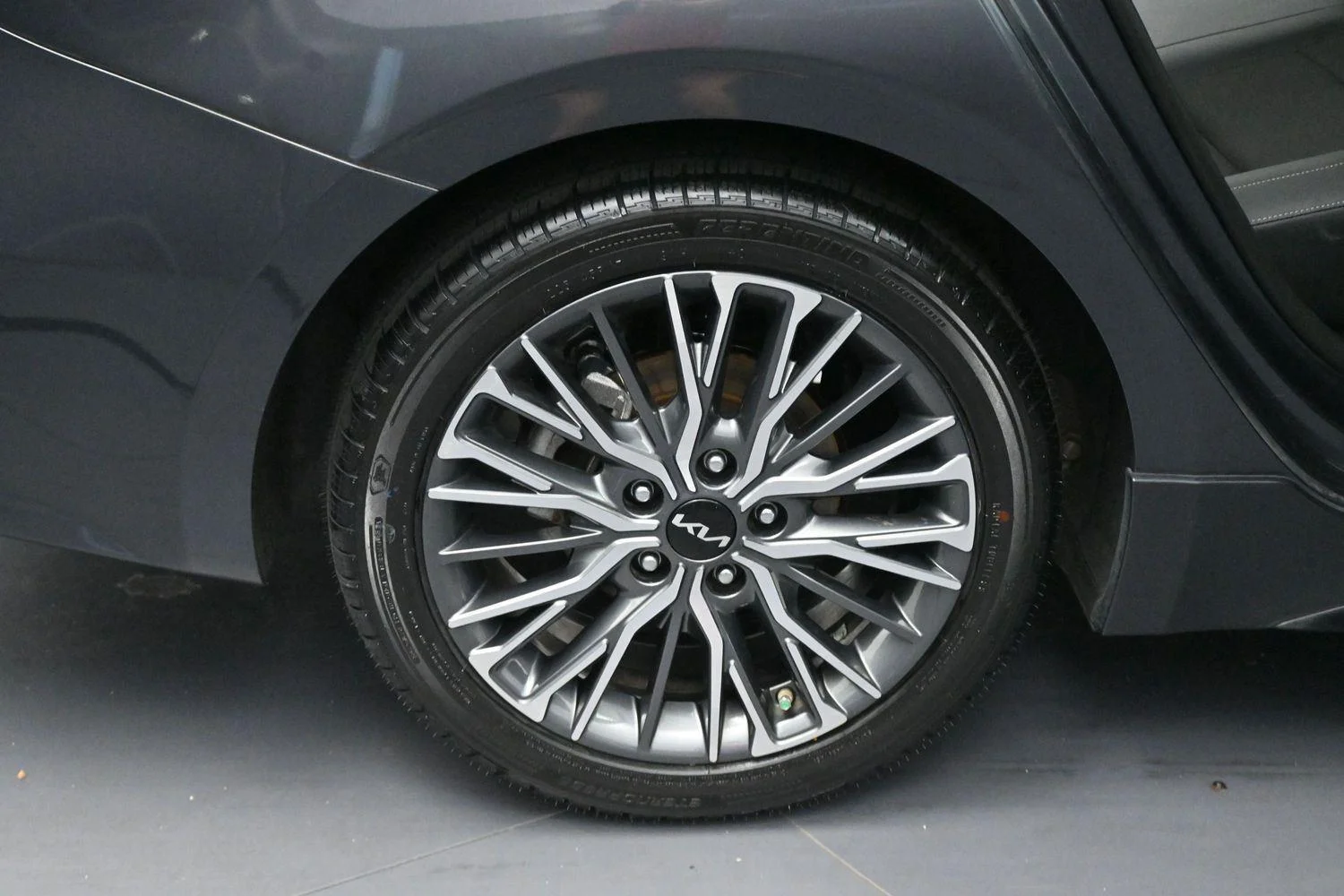 Used 2022 Gravity Gray Kia GT-Line image 31
