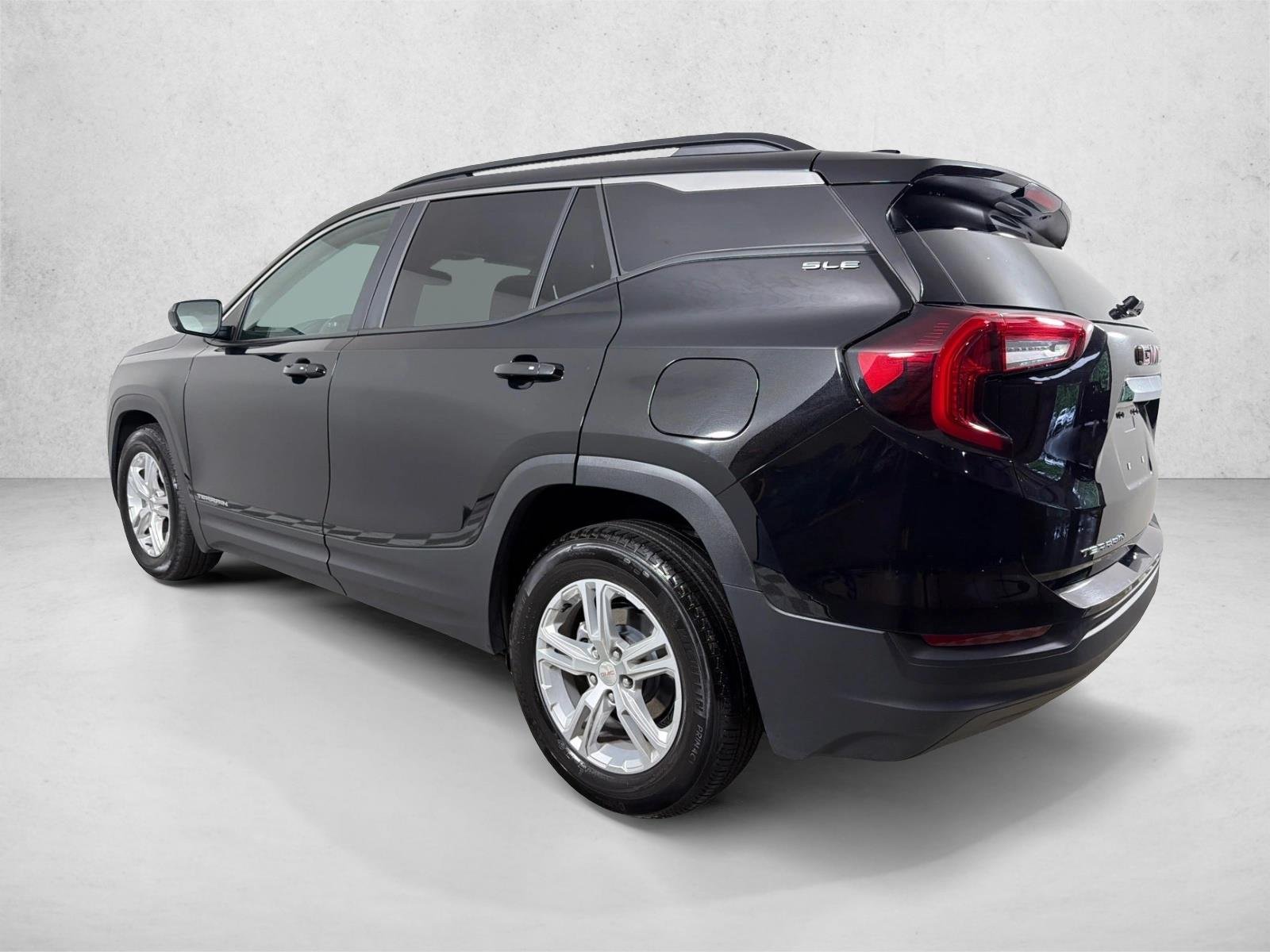 Used 2022 Ebony Twilight Metallic GMC SLE image 5
