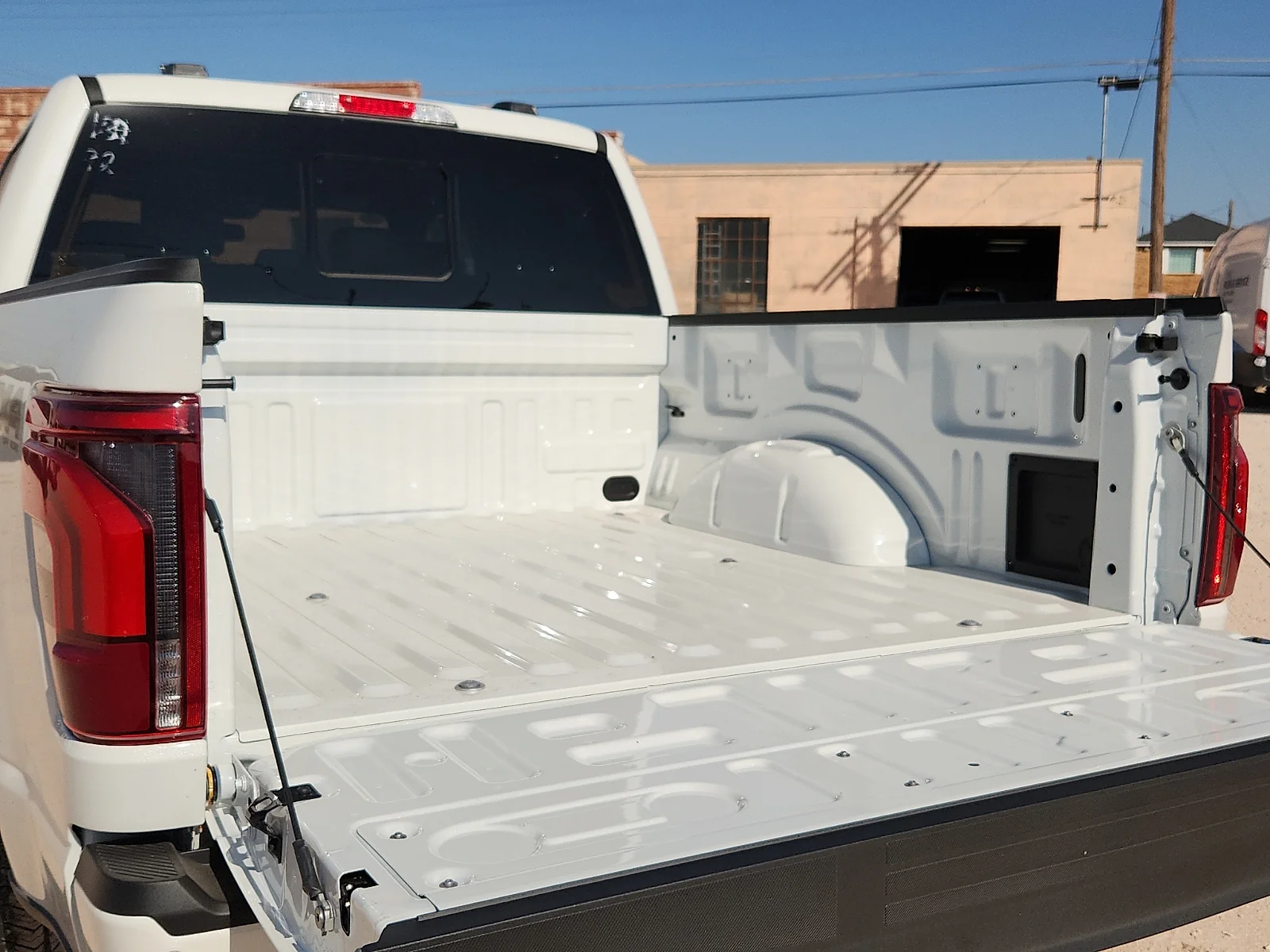New 2026 Star White Metallic Tri-Coat Ford Lariat image 12