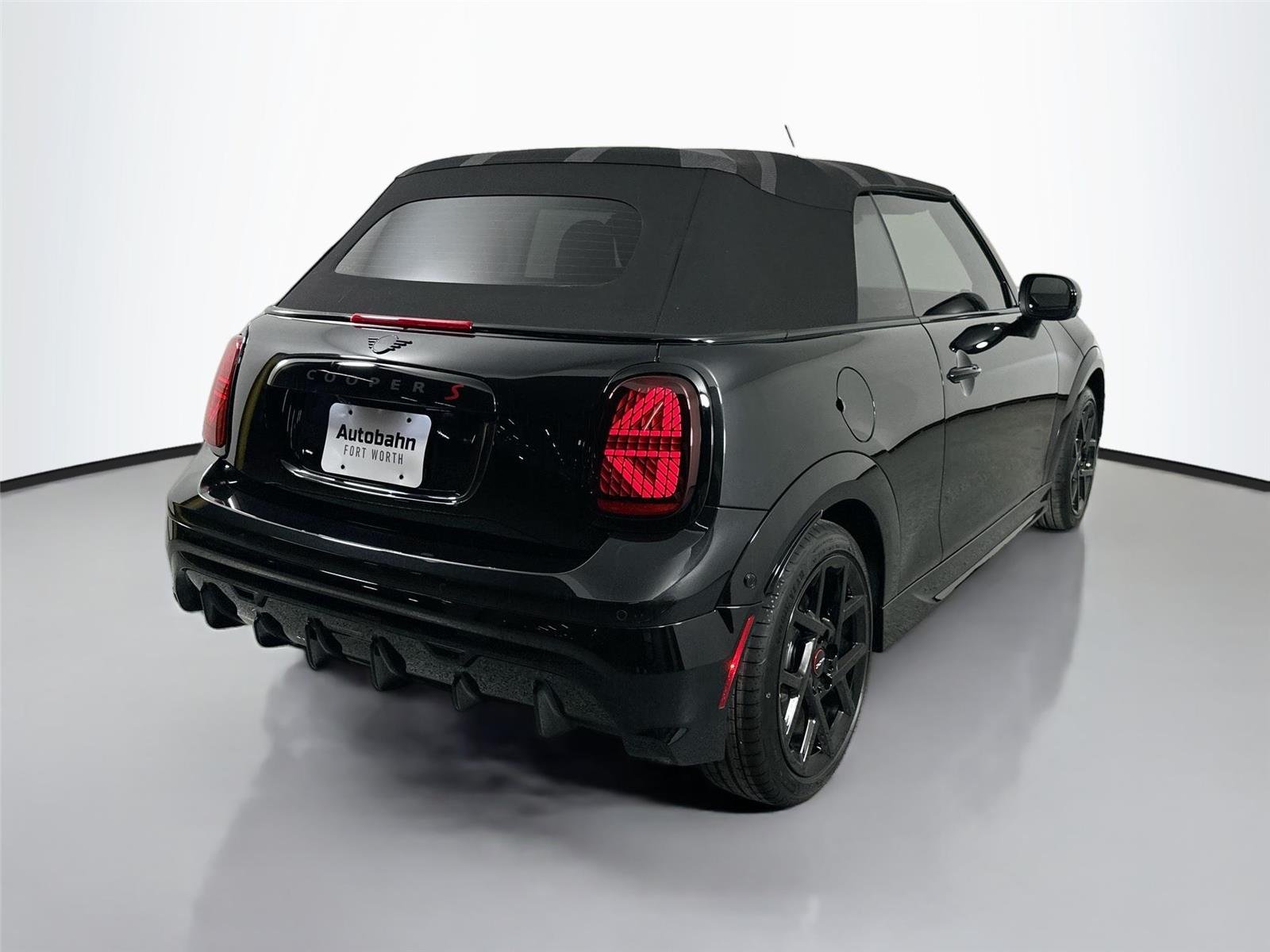 New 2026 Midnight Black II Metallic MINI Iconic image 5