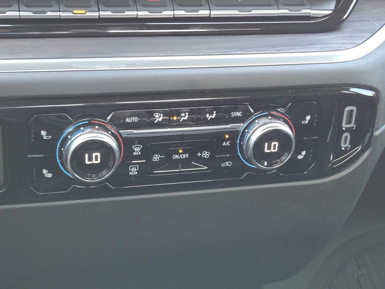 New 2026 Sterling Metallic GMC SLT image 30