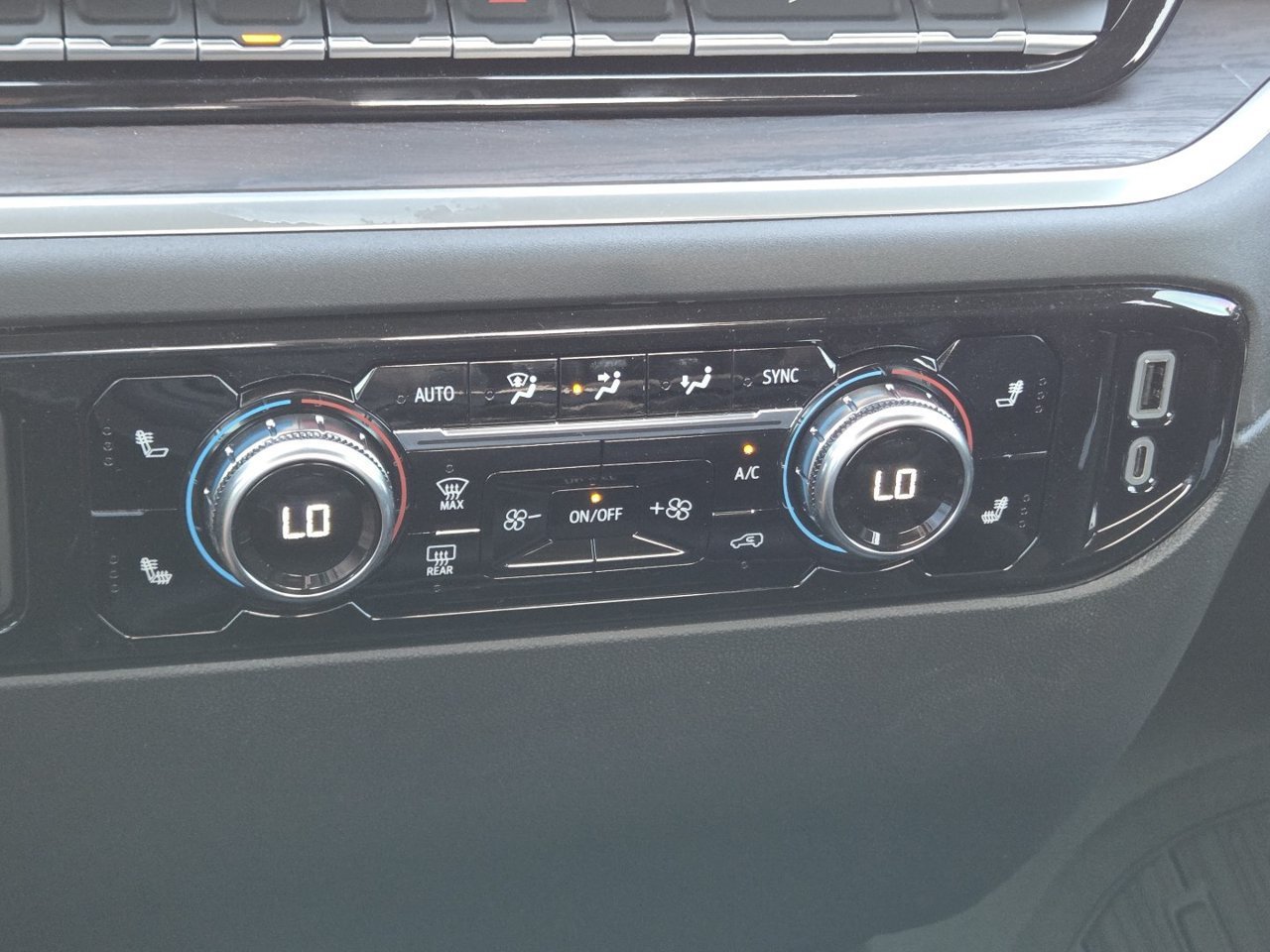 2026 GMC Sierra 1500 SLT - Photo 30
