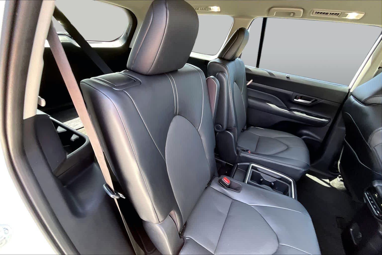 Used 2026 Wind Chill Pearl Toyota XLE image 20