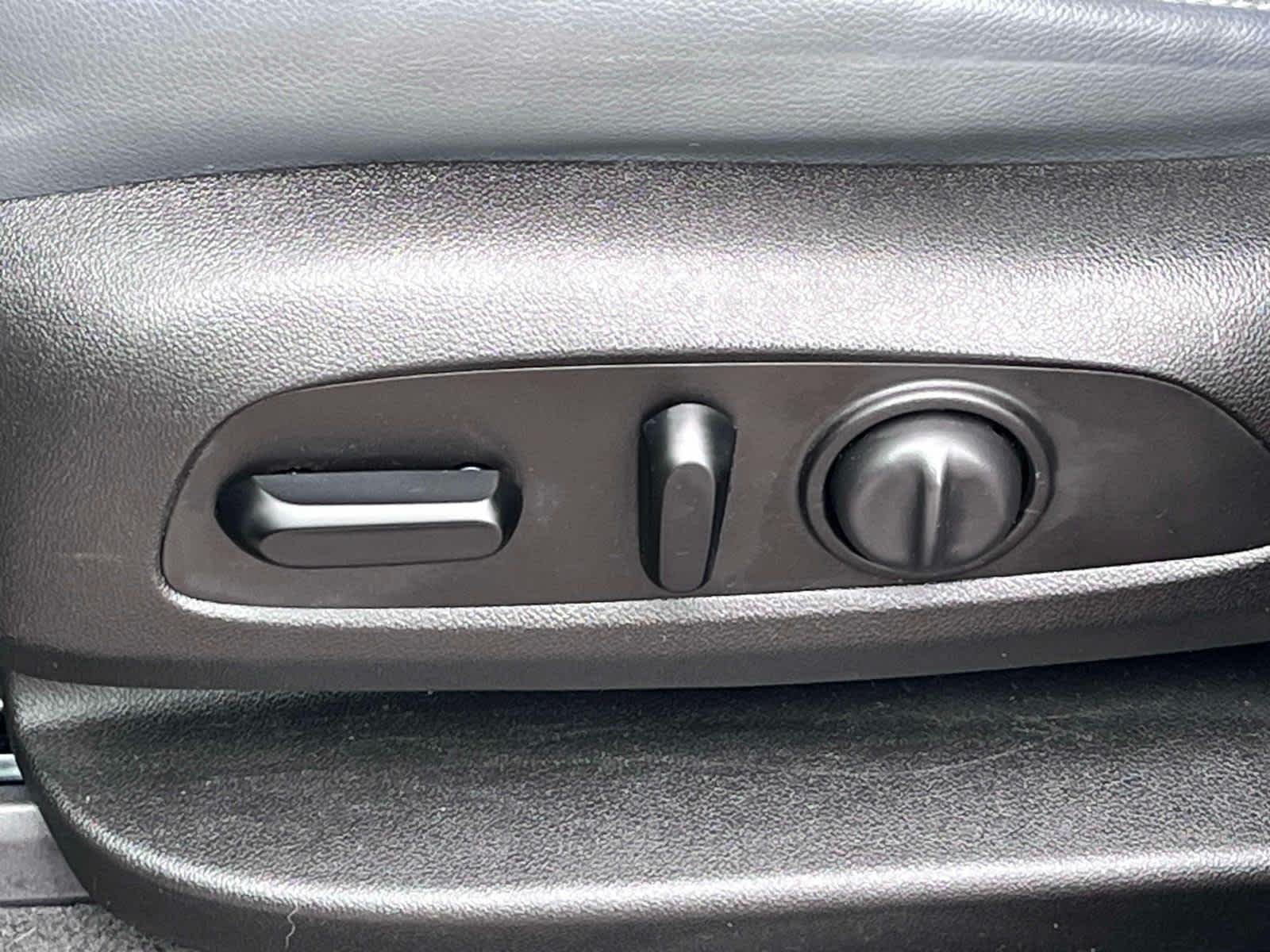 Used 2020 SILVER ICE METALLIC Chevrolet LT Leather image 15