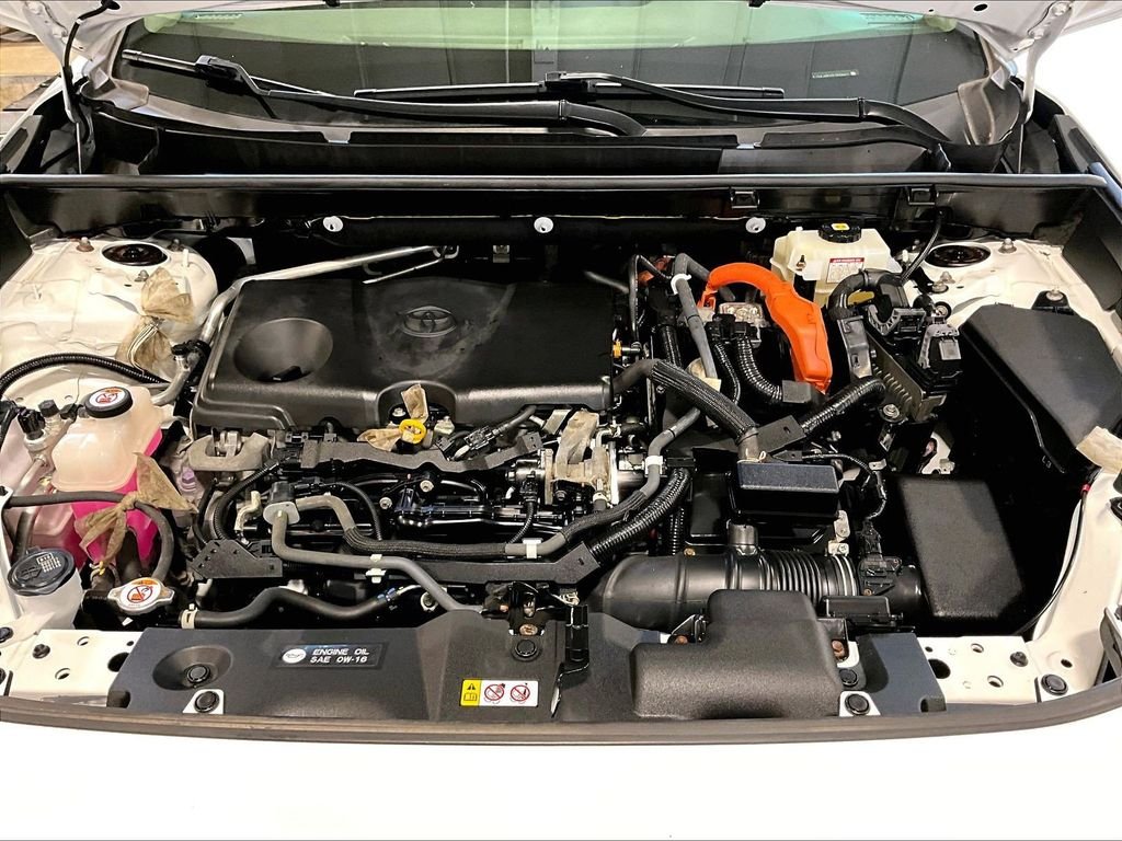 Used 2020 White Toyota LE image 30