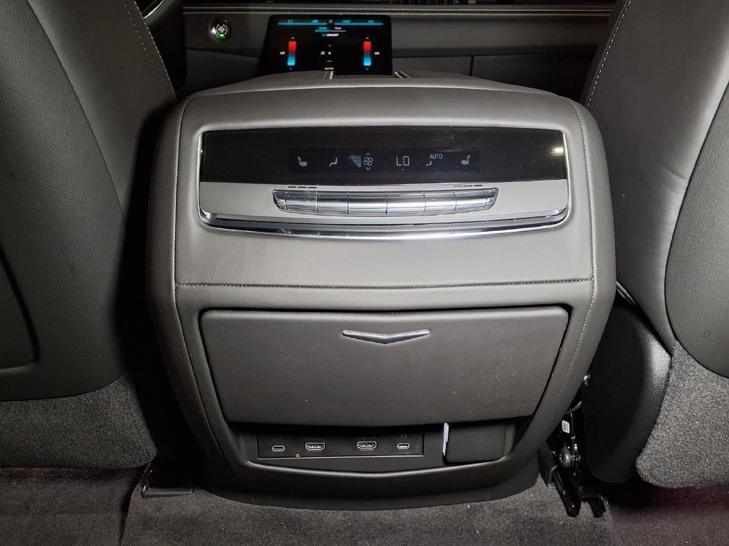 2027 Cadillac Escalade Platinum Sport - Photo 12