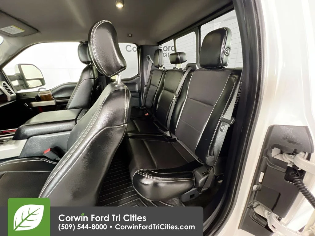 Used 2015 White Platinum Clearcoat Metallic Ford Lariat image 26