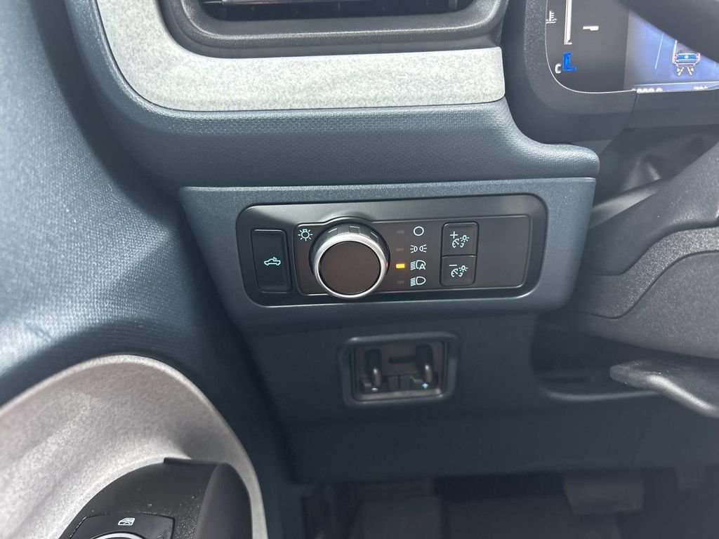 Used 2025 Azure Gray Metallic Ford XLT image 29