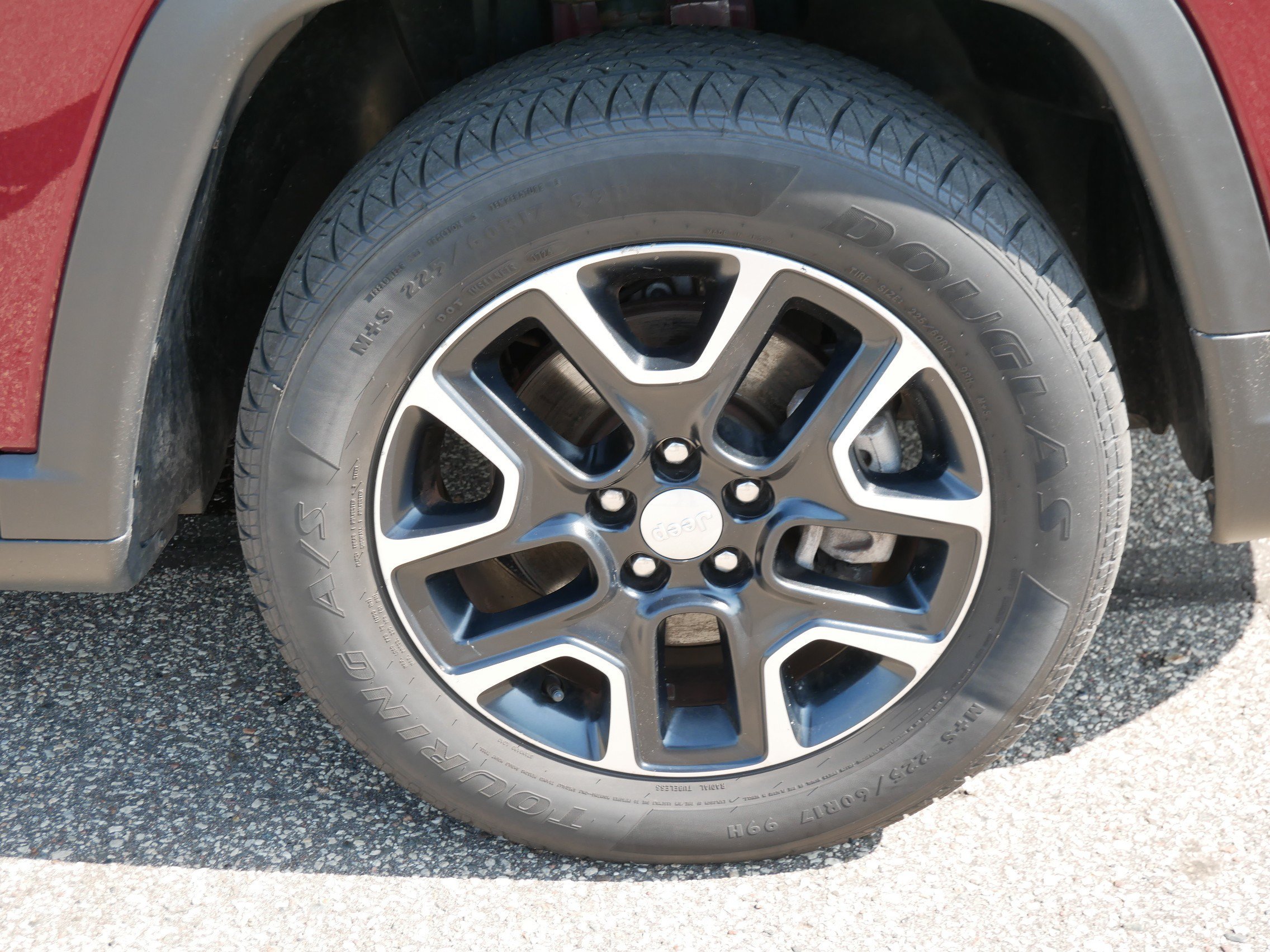 Used 2022 Velvet Red Pearlcoat Jeep Latitude image 9
