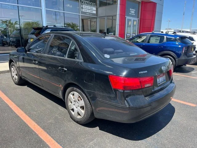 Used 2009 Black Hyundai GLS image 10
