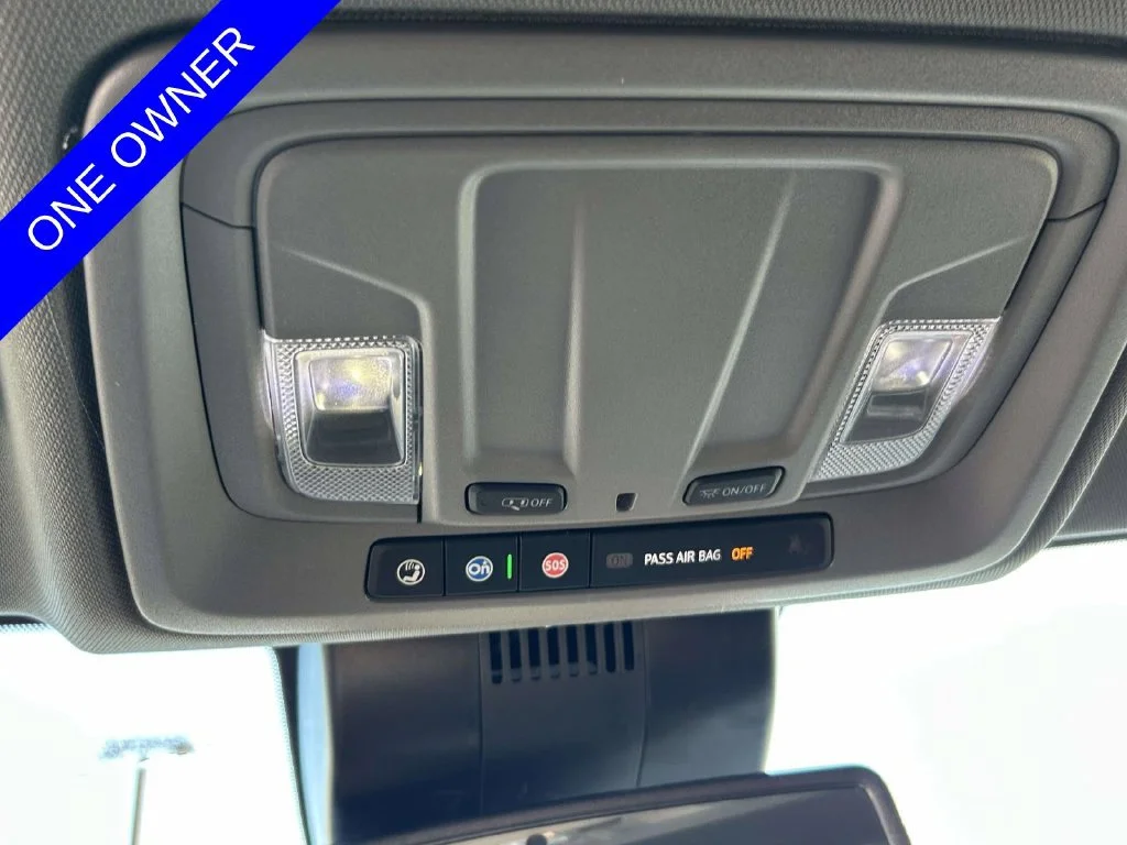Used 2025 Onyx Black GMC SLT image 24
