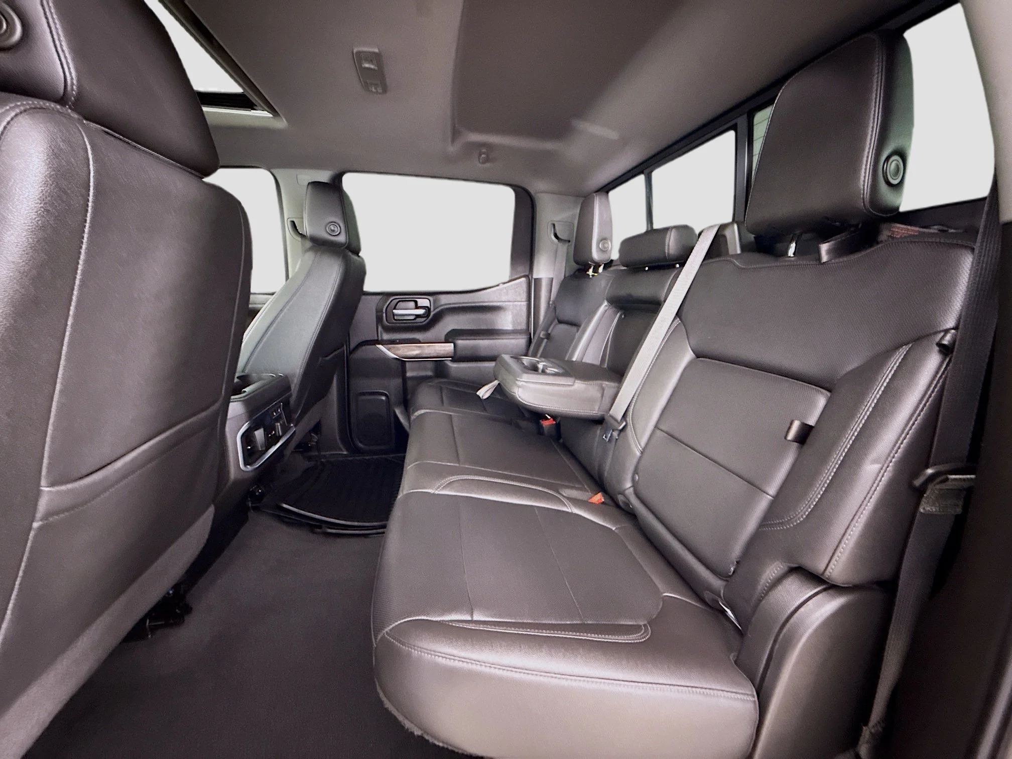 Used 2021 IRIDESCENT PEARL TRICOAT Chevrolet LTZ image 28