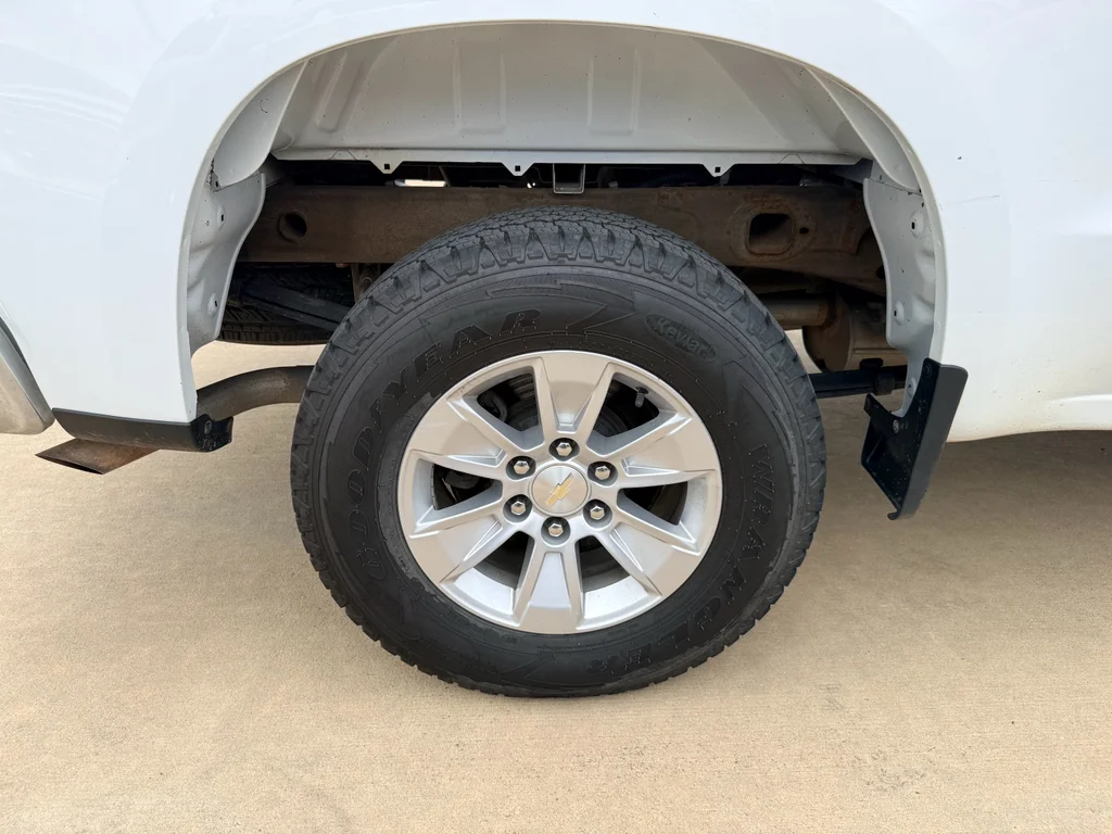 Used 2021 Summit White Chevrolet LT image 30