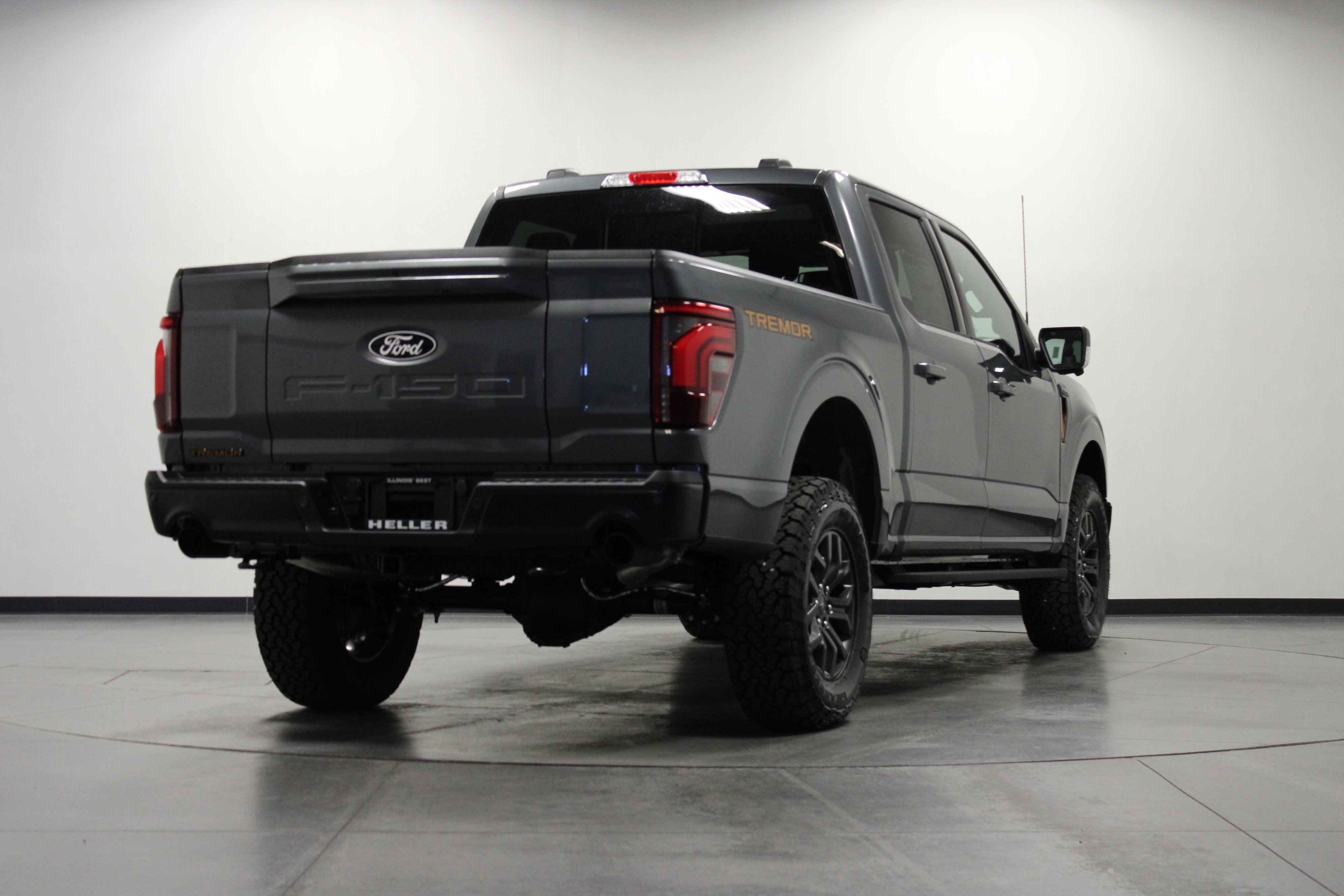 New 2026 Carbonized Gray Metallic Ford Tremor image 4
