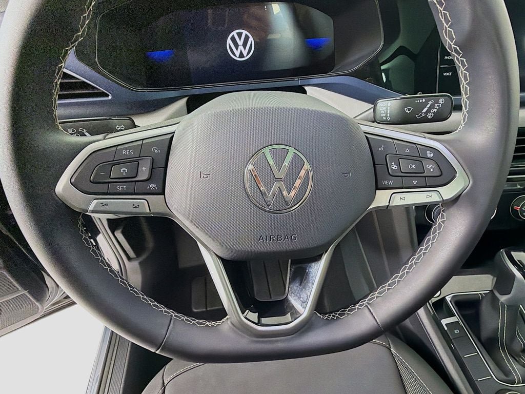 Used 2023 Deep Black Pearl Volkswagen SE 4MOTION image 11
