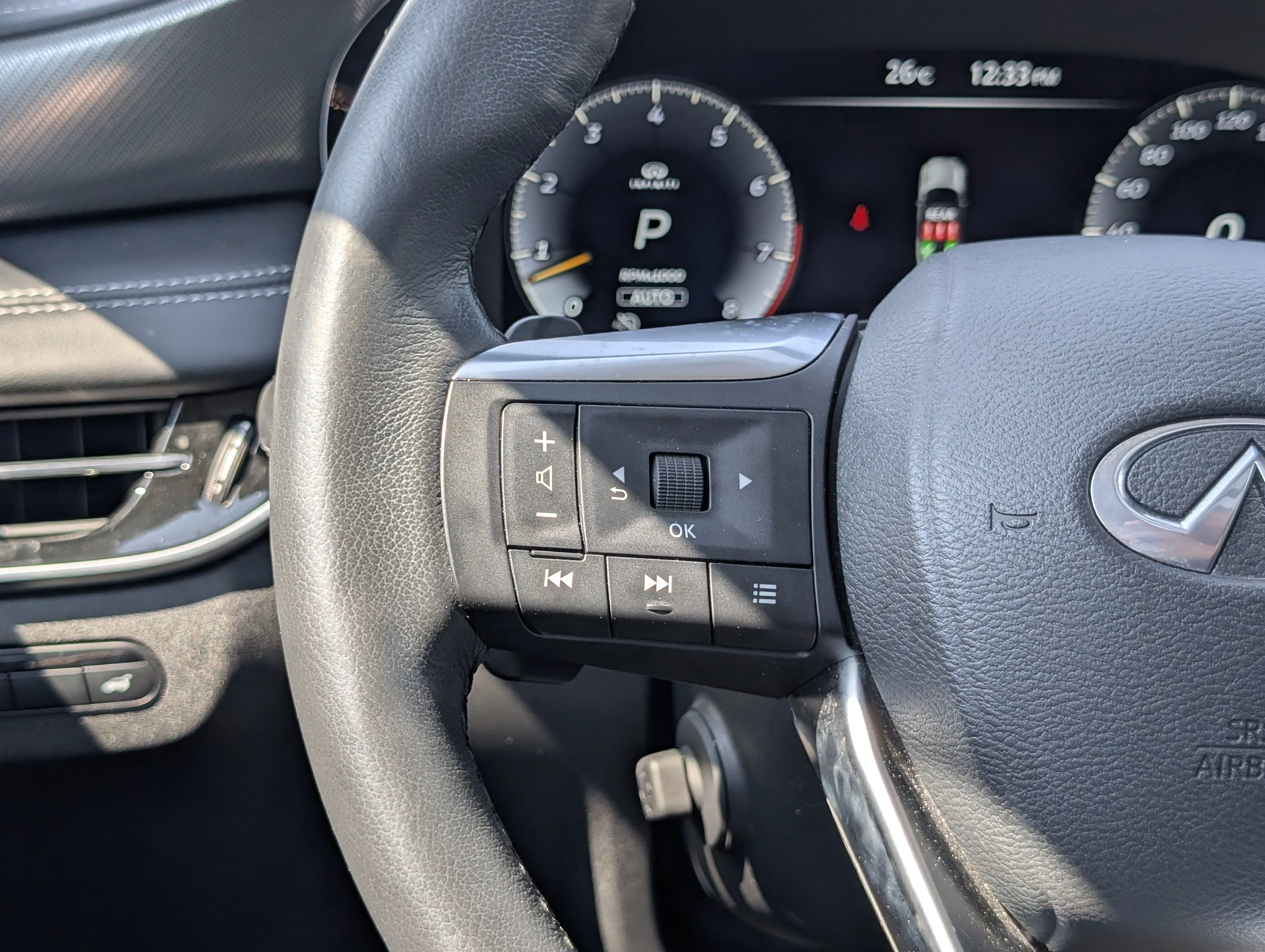 Used 2024 Glacier White INFINITI LUXE image 26