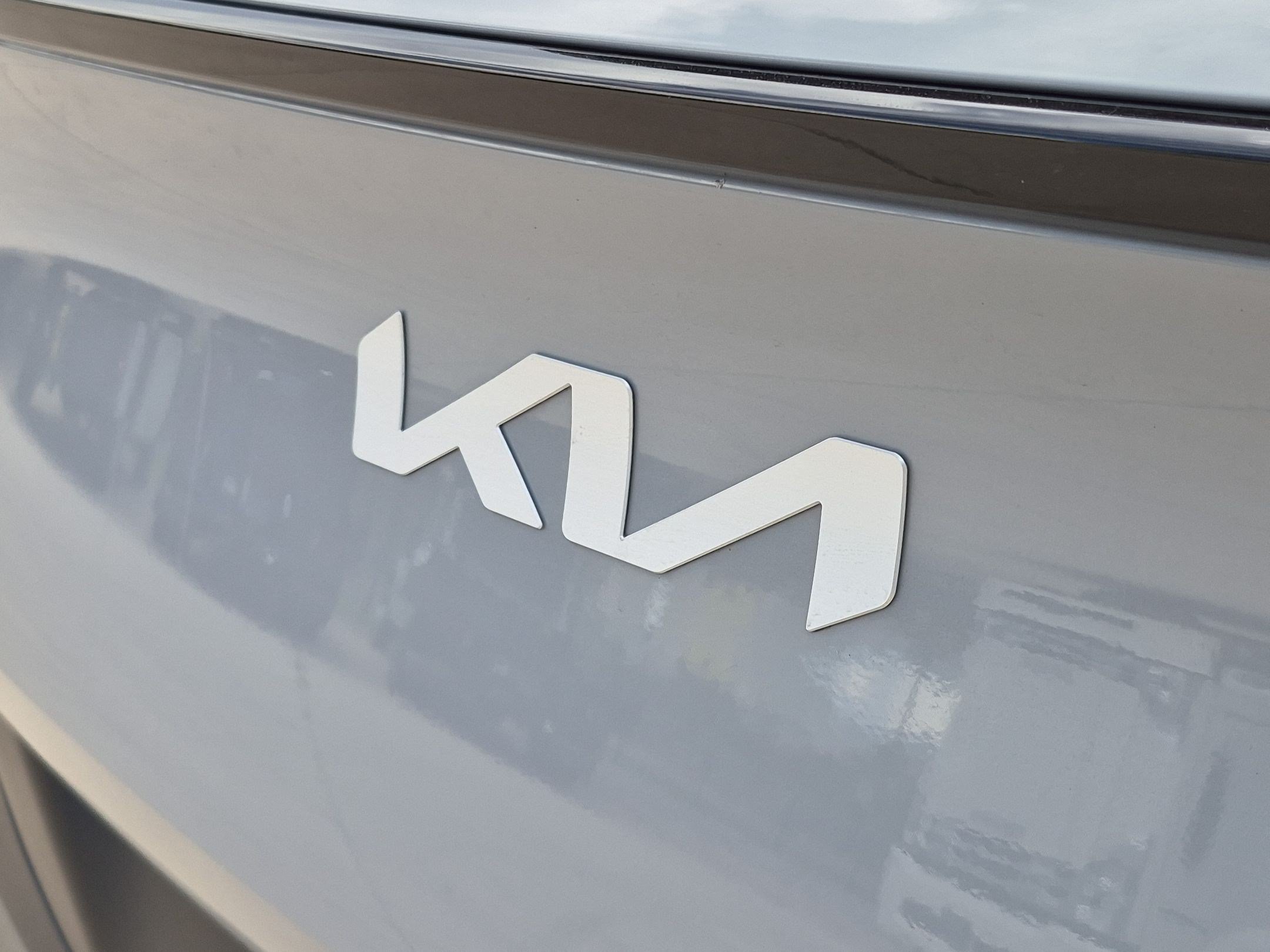Used 2024 Wolf Gray Kia X-Line image 13