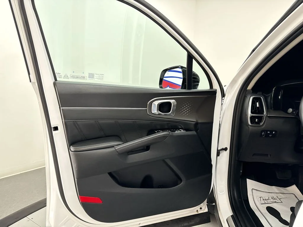 Used 2023 White Pearl Kia SX image 14