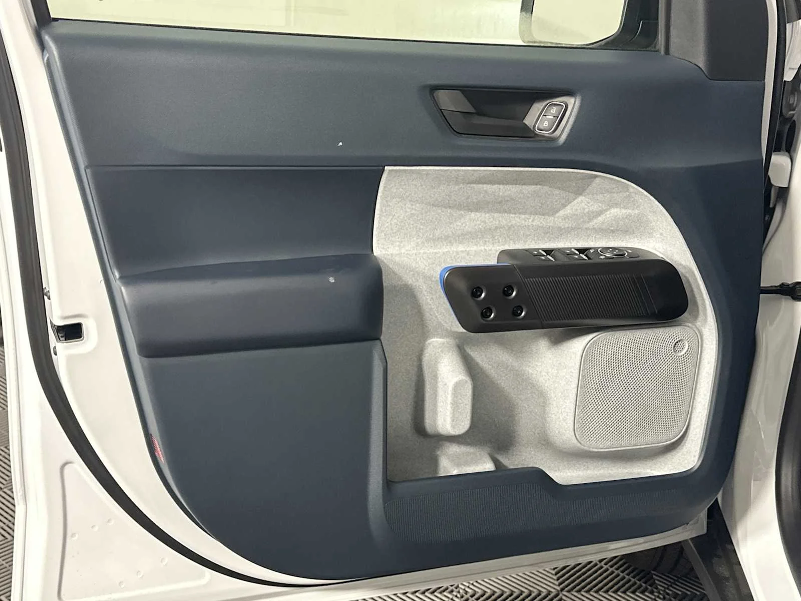New 2026 Oxford White Ford XLT image 10