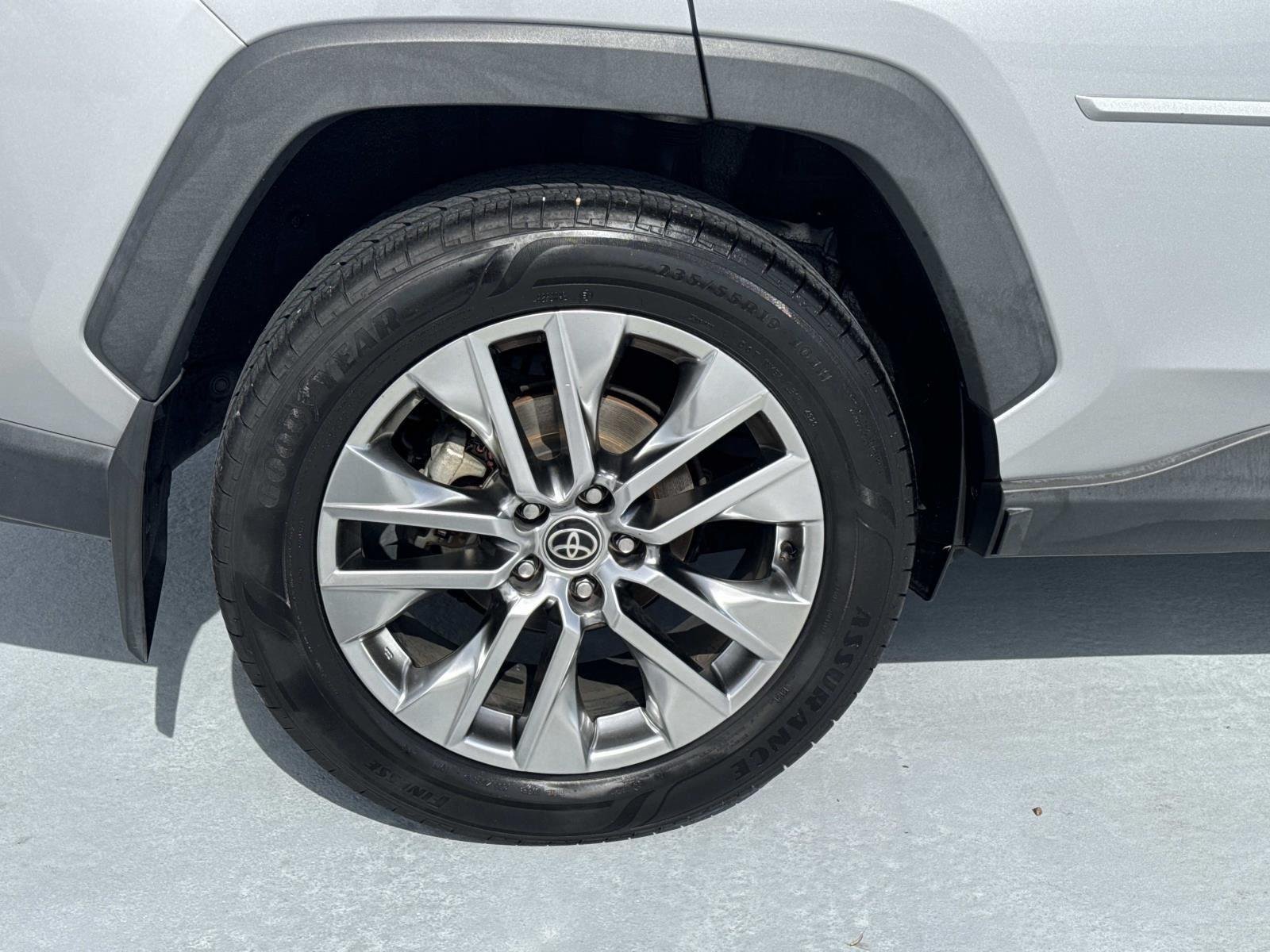 Used 2021 Silver Sky Metallic Toyota XLE Premium image 7