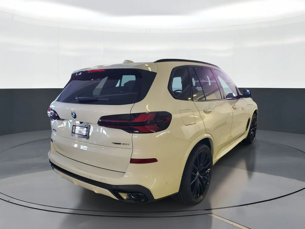 Used 2026 White BMW sDrive40i image 3