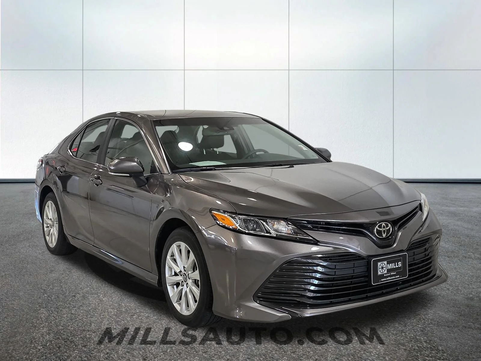 Used 2018 Gray Toyota LE image 11
