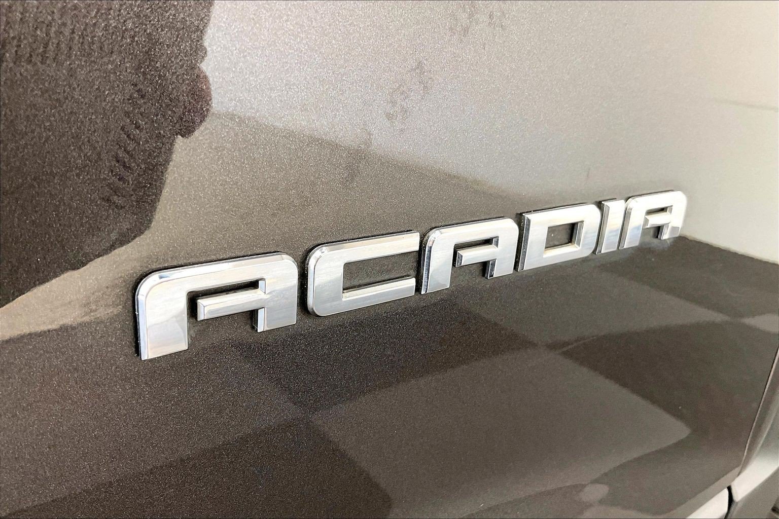 Used 2019 Iridium Metallic GMC SLE image 31