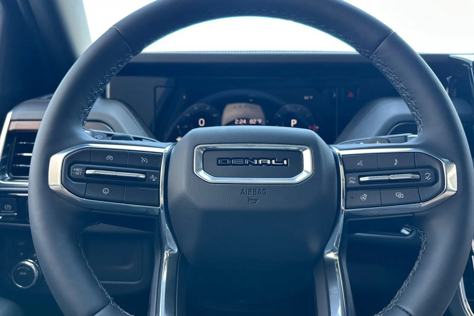 2026 GMC Yukon XL Denali - Photo 25