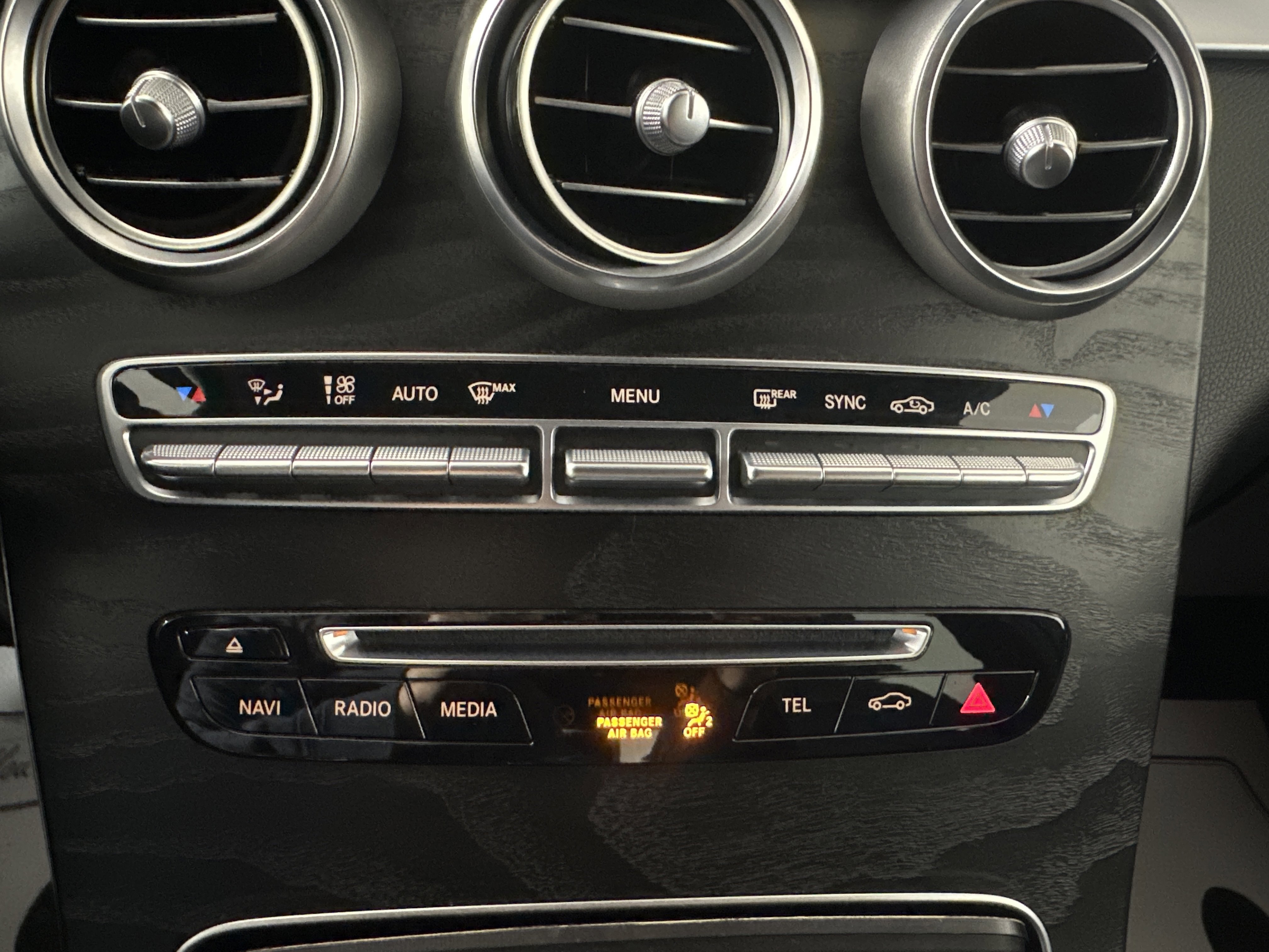 Used 2018 White Mercedes-Benz GLC 300 image 16