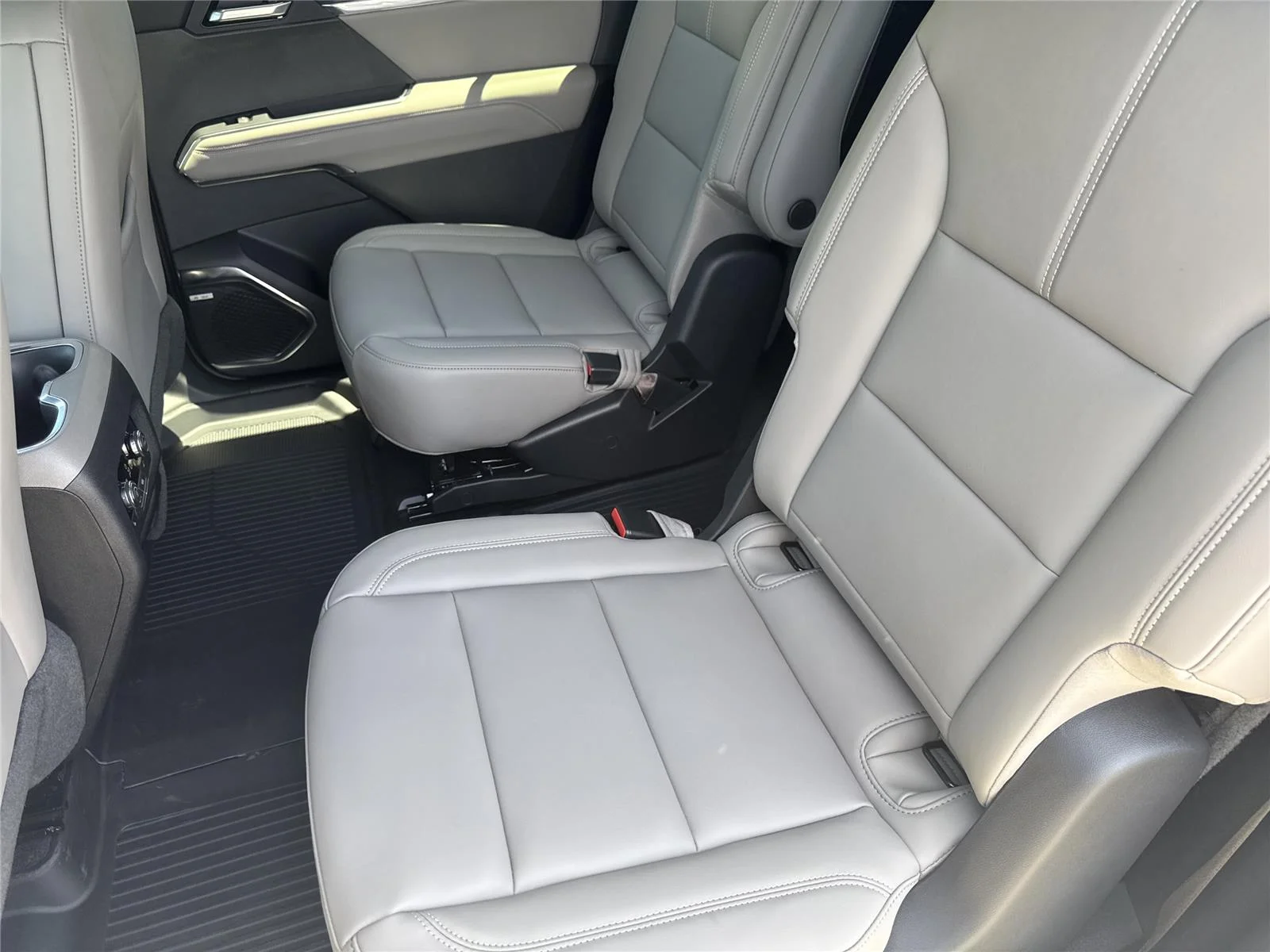 New 2026 Summit White GMC Elevation image 19