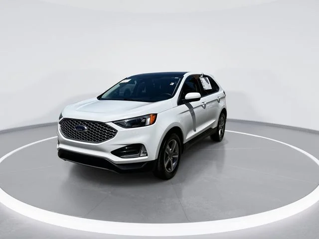 Used 2024 White Ford SEL image 4
