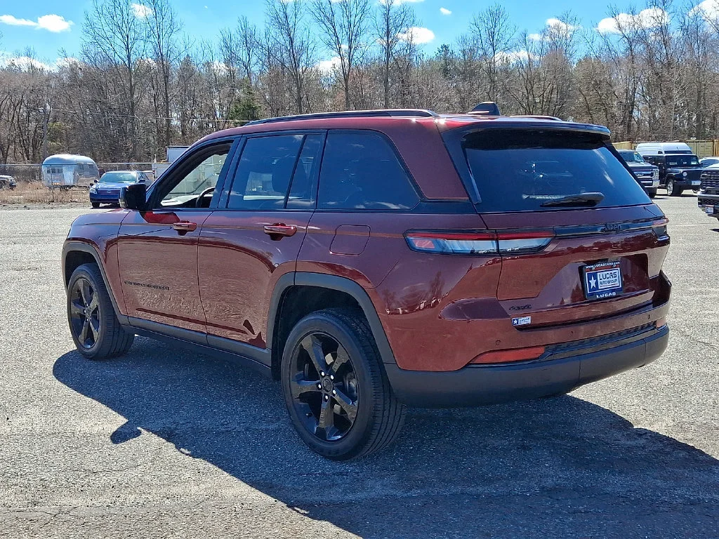 Used 2023 Velvet Red Pearlcoat Jeep Altitude image 8
