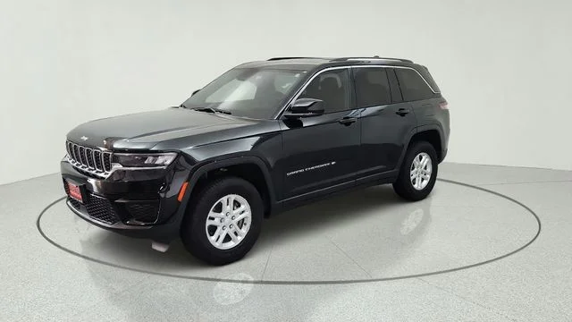 Used 2023 Black Jeep Laredo image 7