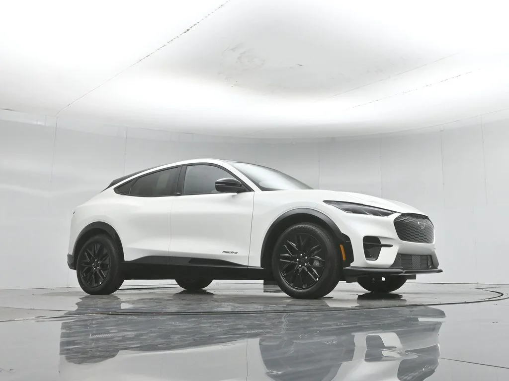 New 2026 Star White Metallic Tri-coat Ford Premium image 3