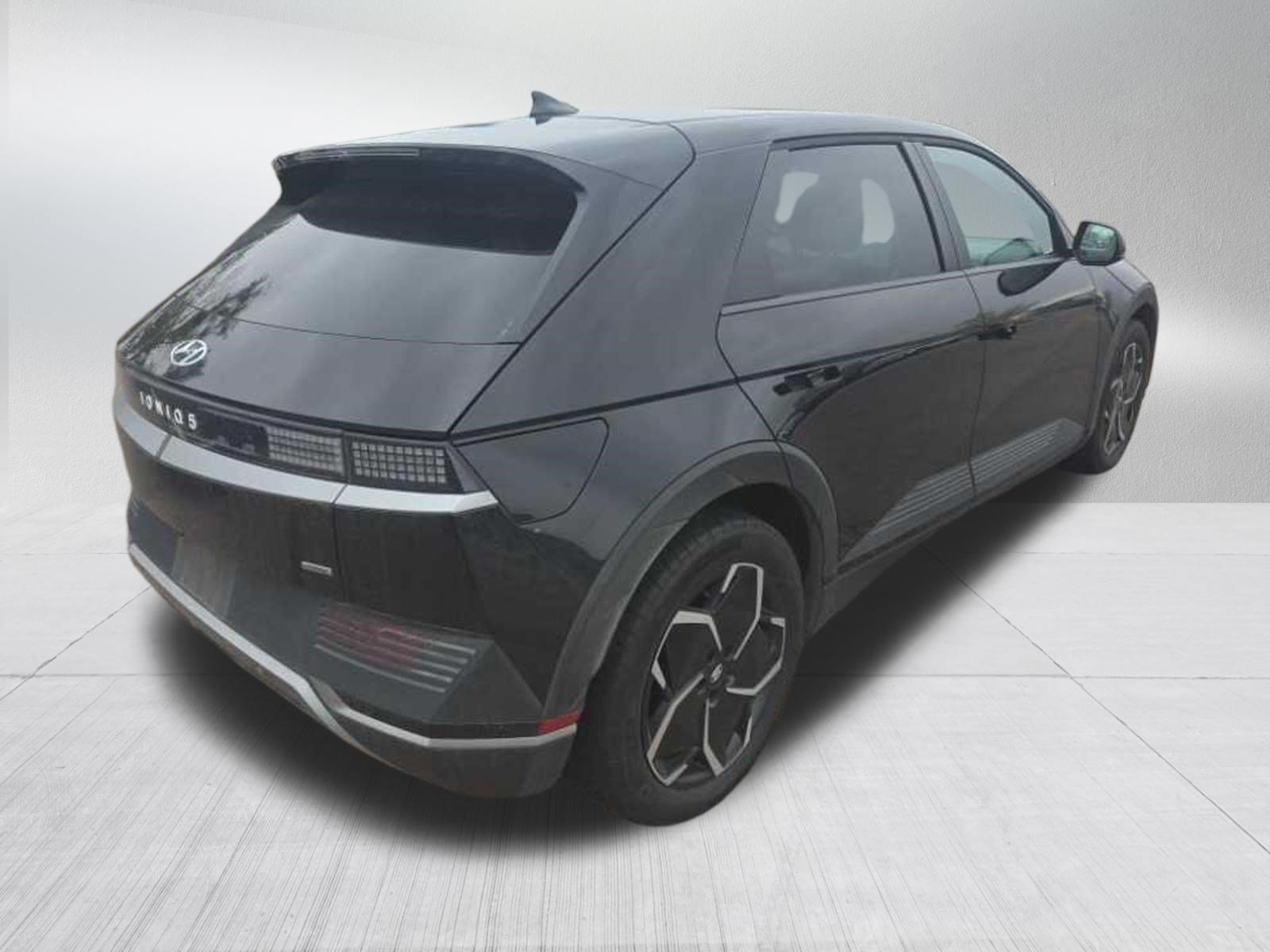 Used 2024 Abyss Black Hyundai SEL image 4