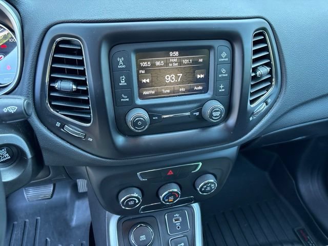 Used 2018 Billet Silver Metallic Clearcoat Jeep Latitude image 19