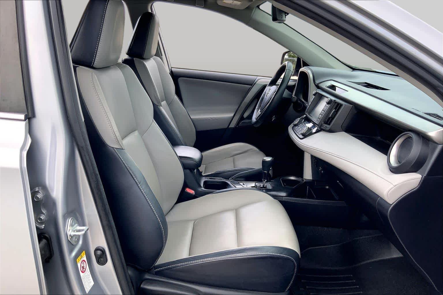 Used 2017 Silver Sky Metallic Toyota Platinum image 9