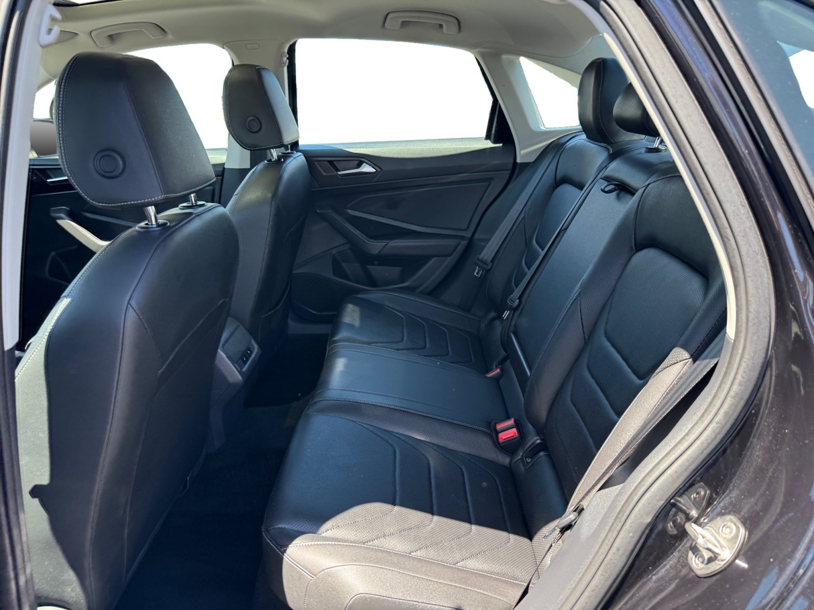 Used 2019 Deep Black Volkswagen SEL Premium image 16