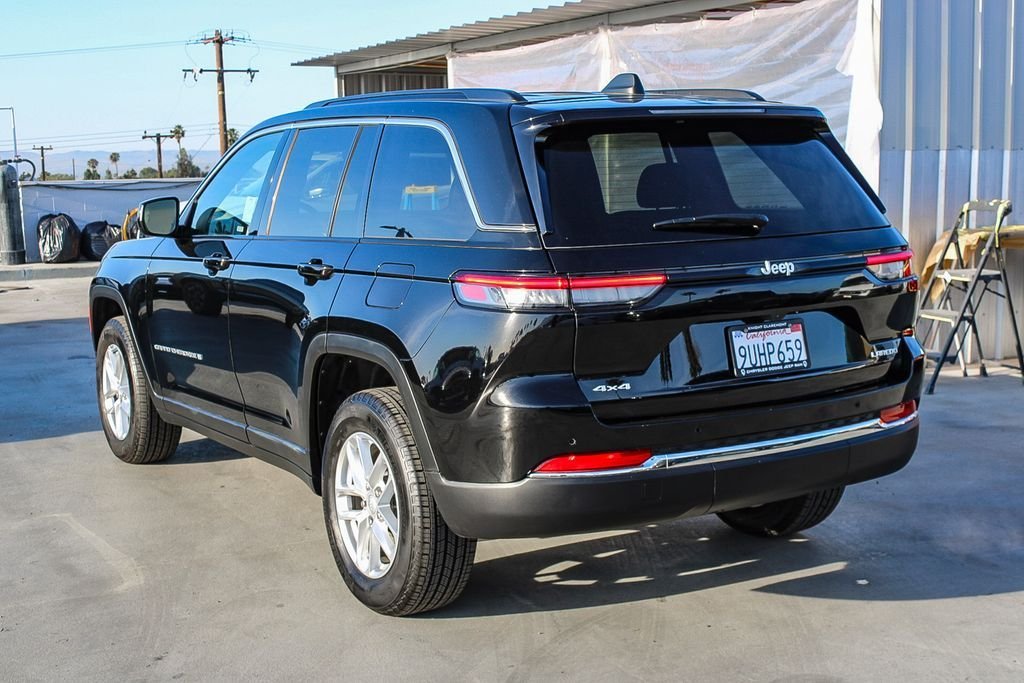 Used 2025 Diamond Black Jeep Laredo X image 7
