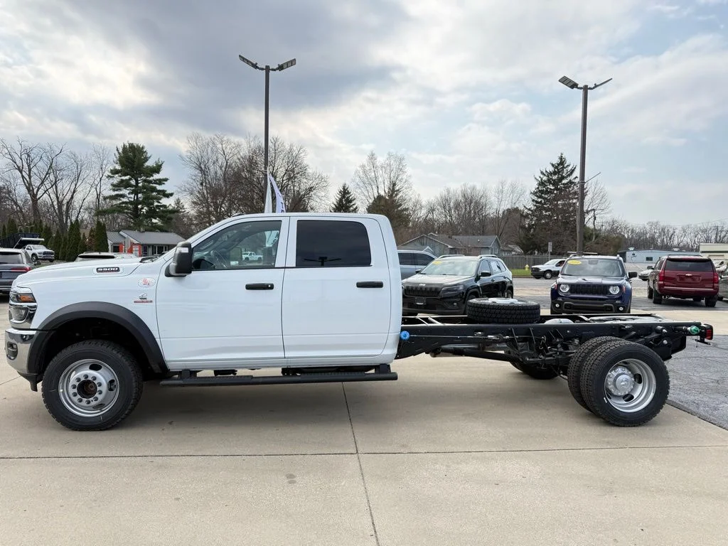 New 2026 Bright White Clear-Coat Exterior Paint RAM Tradesman image 4