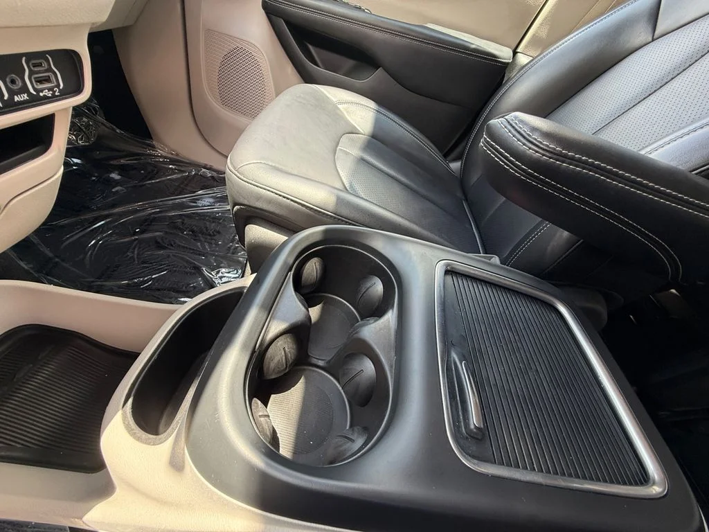Used 2023 Black Chrysler Touring L image 23