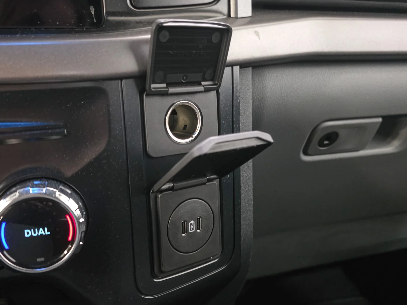 Used 2026 Agate Black Metallic Ford XLT image 29