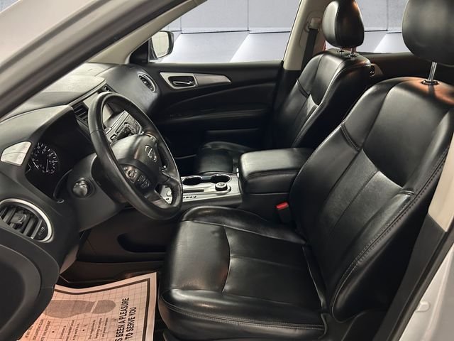Used 2020 Silver Nissan SL image 7