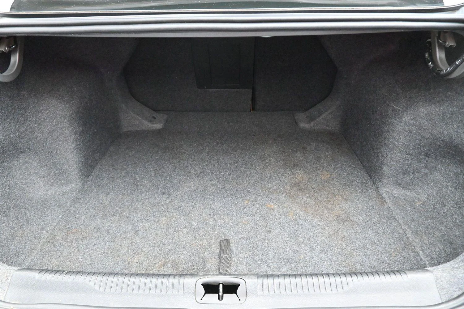 Used 2015 Billet Silver Metallic Clearcoat Chrysler S image 9
