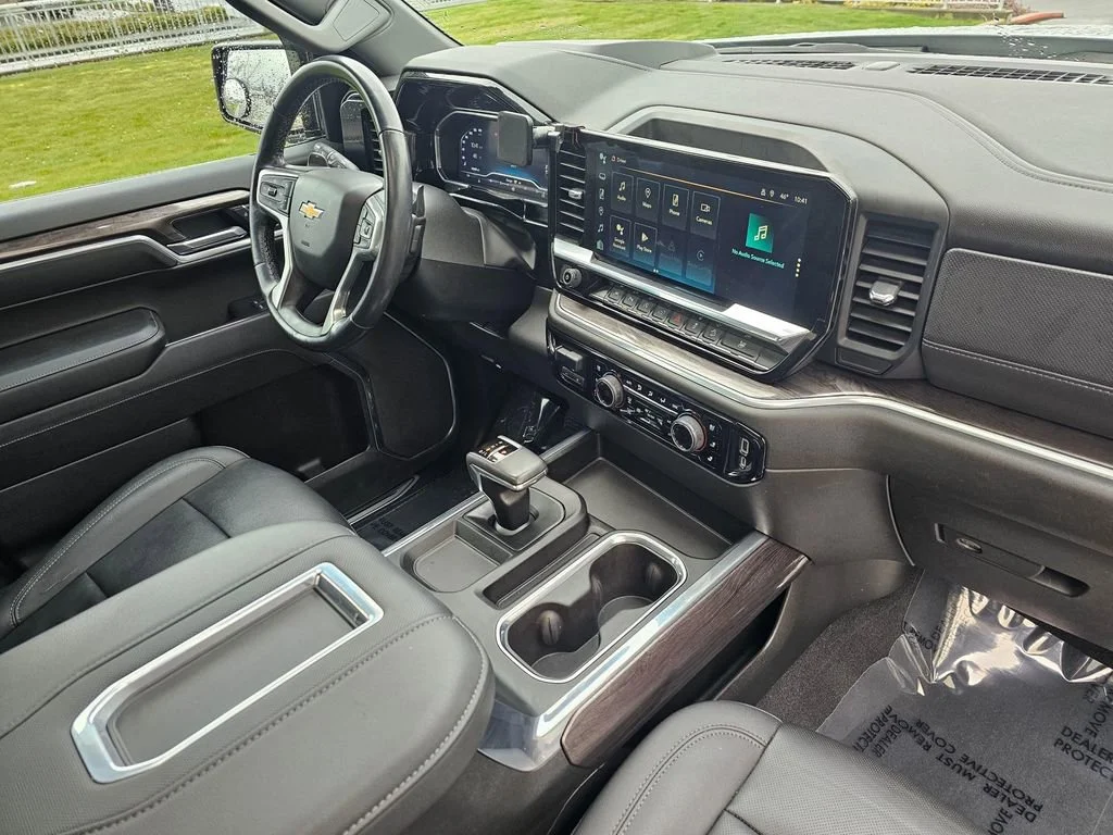 Used 2022 Silver Ice Metallic Chevrolet LTZ image 10